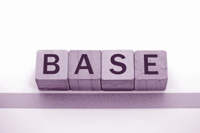 BASEと書かれたブロック