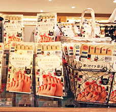 『フェイクネイル5本指ショートストッキング』輸入生活雑貨店 PLAZA・MINiPLAで販売開始